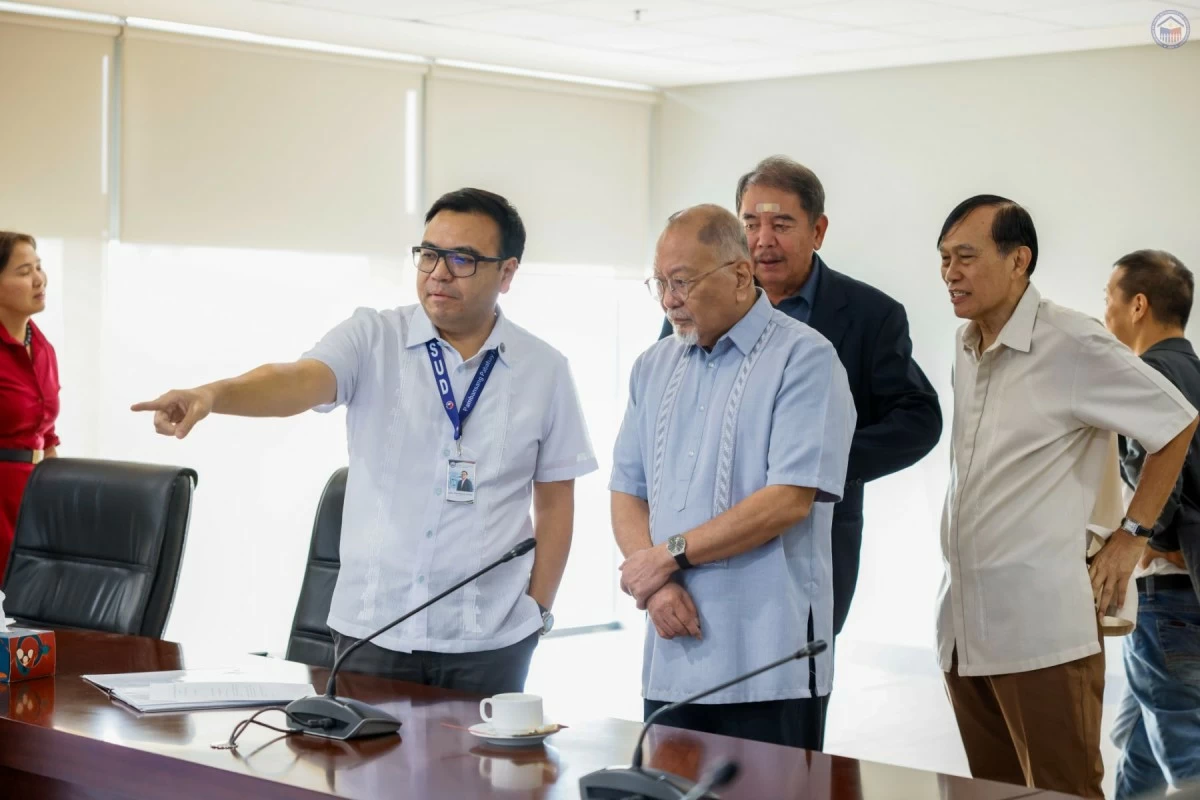 DHSUD Secretary Jose Ramon C. Aliling meets with urban development experts, civil society groups, and housing advocates in Quezon City to advance inclusive and community-led approaches under the 4PHX housing program. (Photo courtesy of DHSUD)