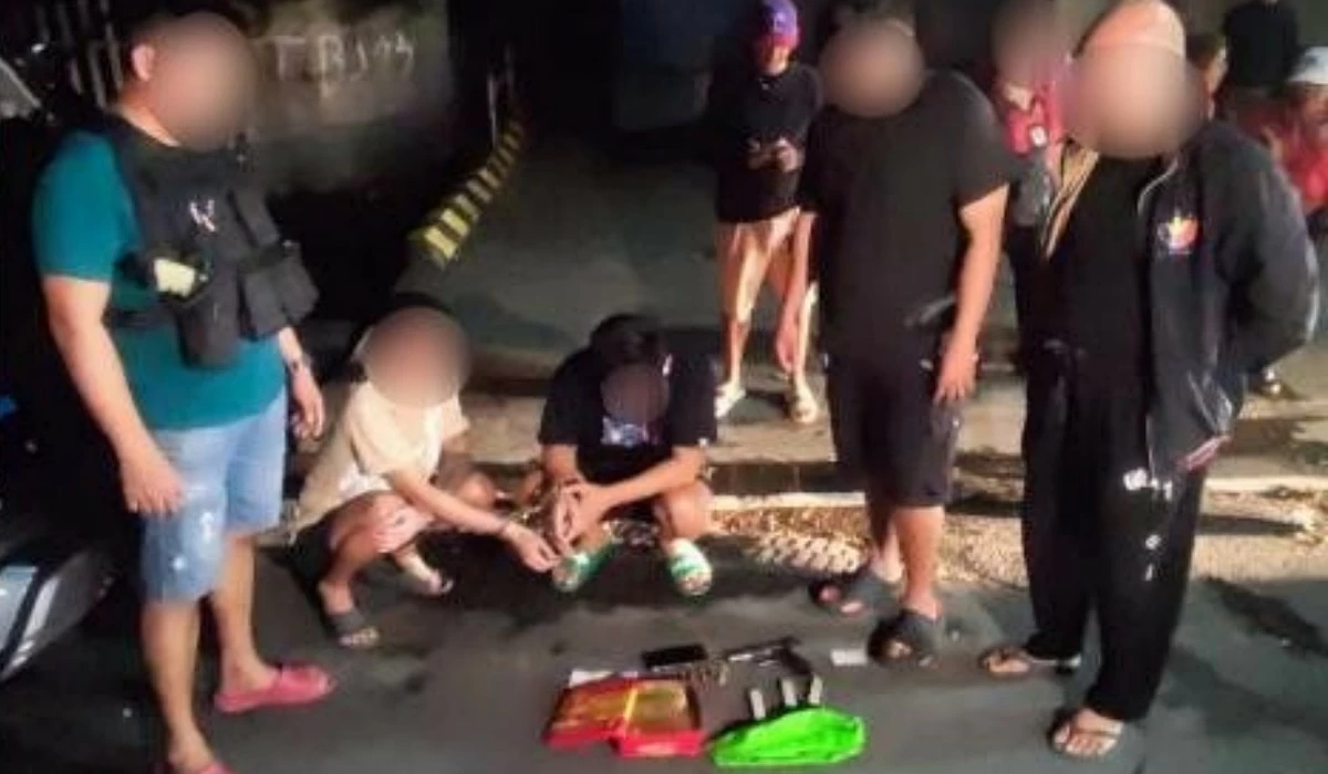 The police with the suspects (Photo from SPD)