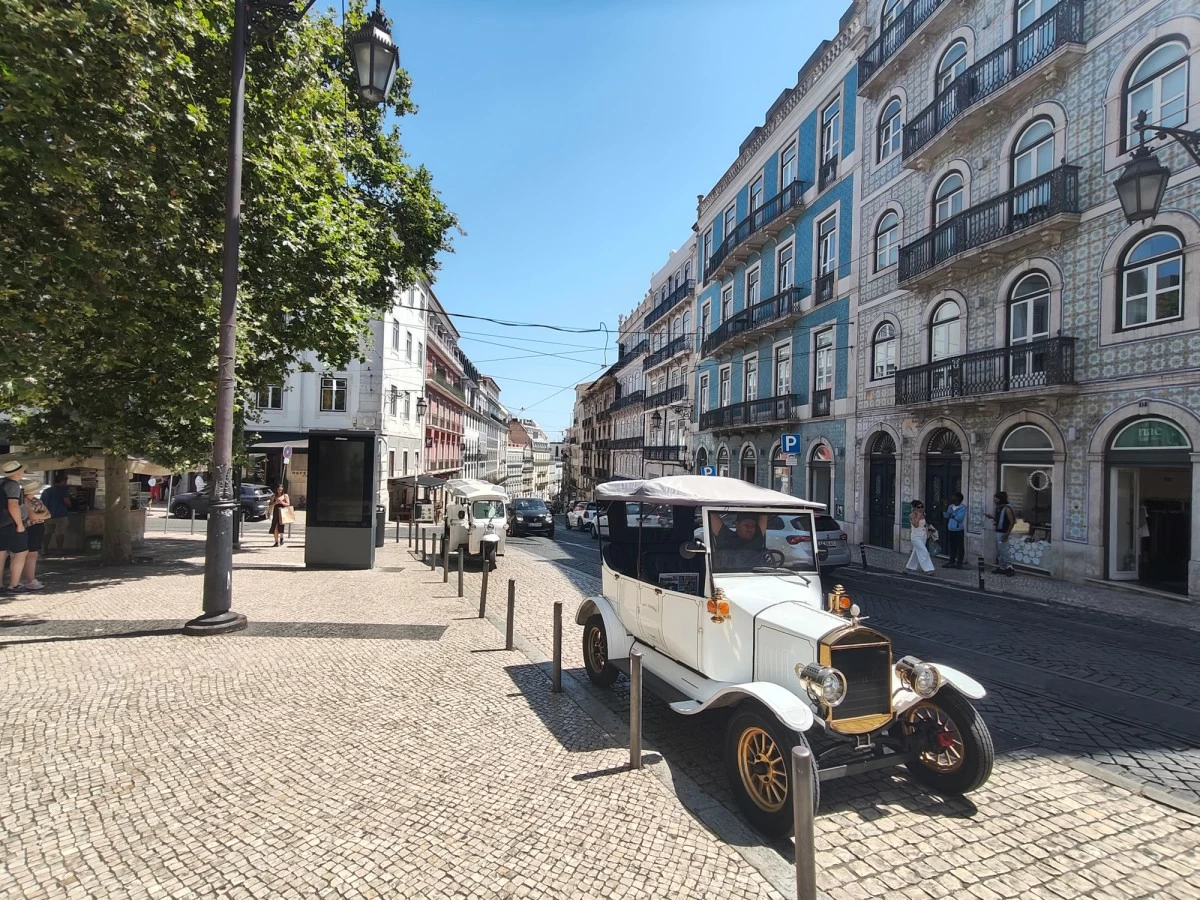 They come in a variety of forms from 5-seater to 11-seater.