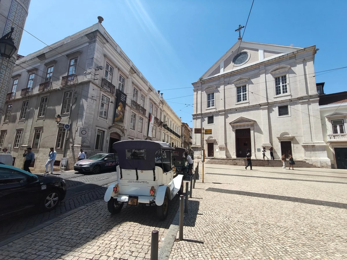 Vintage style EVs bring tourists to various notable spots around Lisbon.