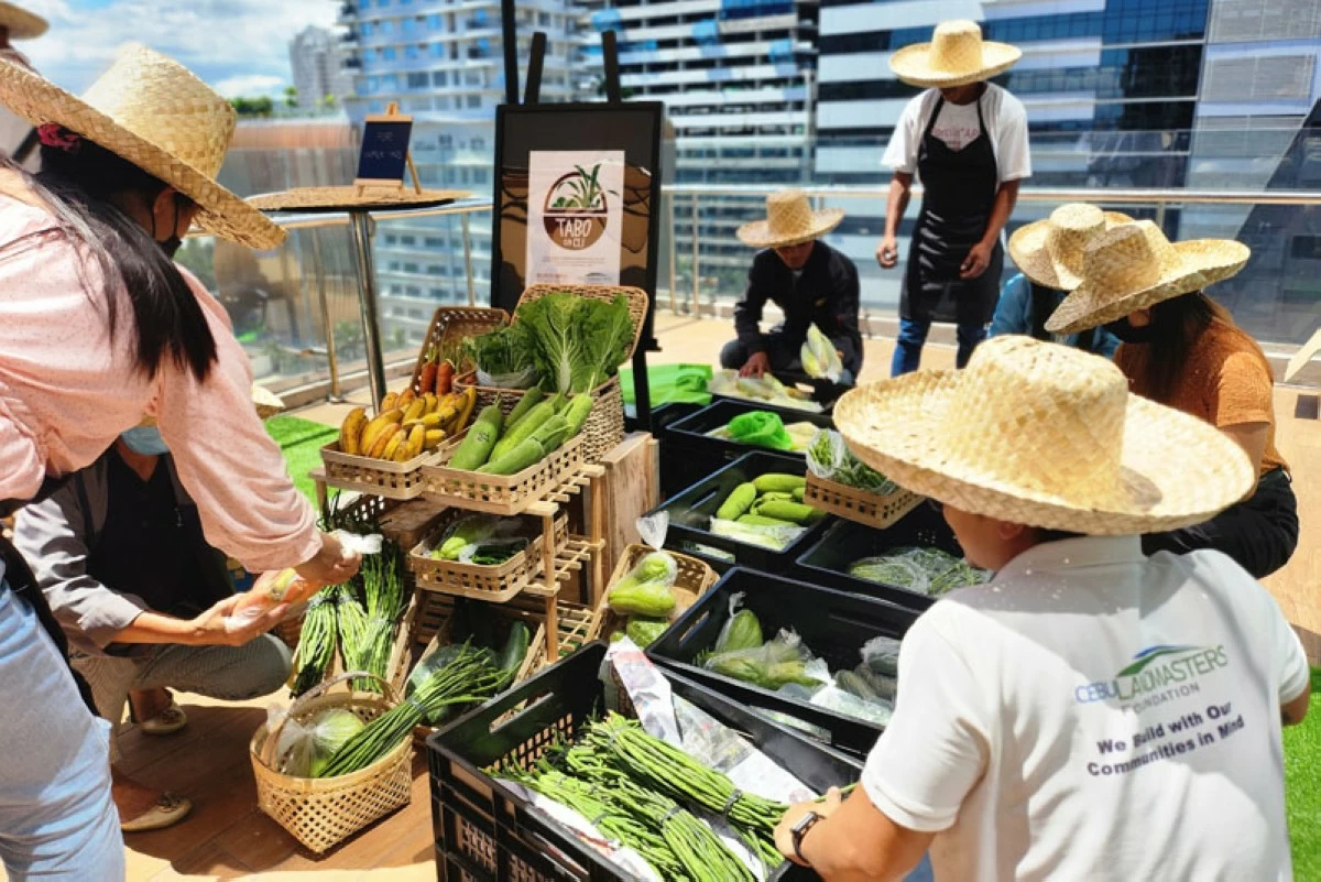 Partner farmers from the Municipality of Balamban sell fresh and locally-grown produce to employees and other building occupants of Park Centrale at Cebu IT Park.