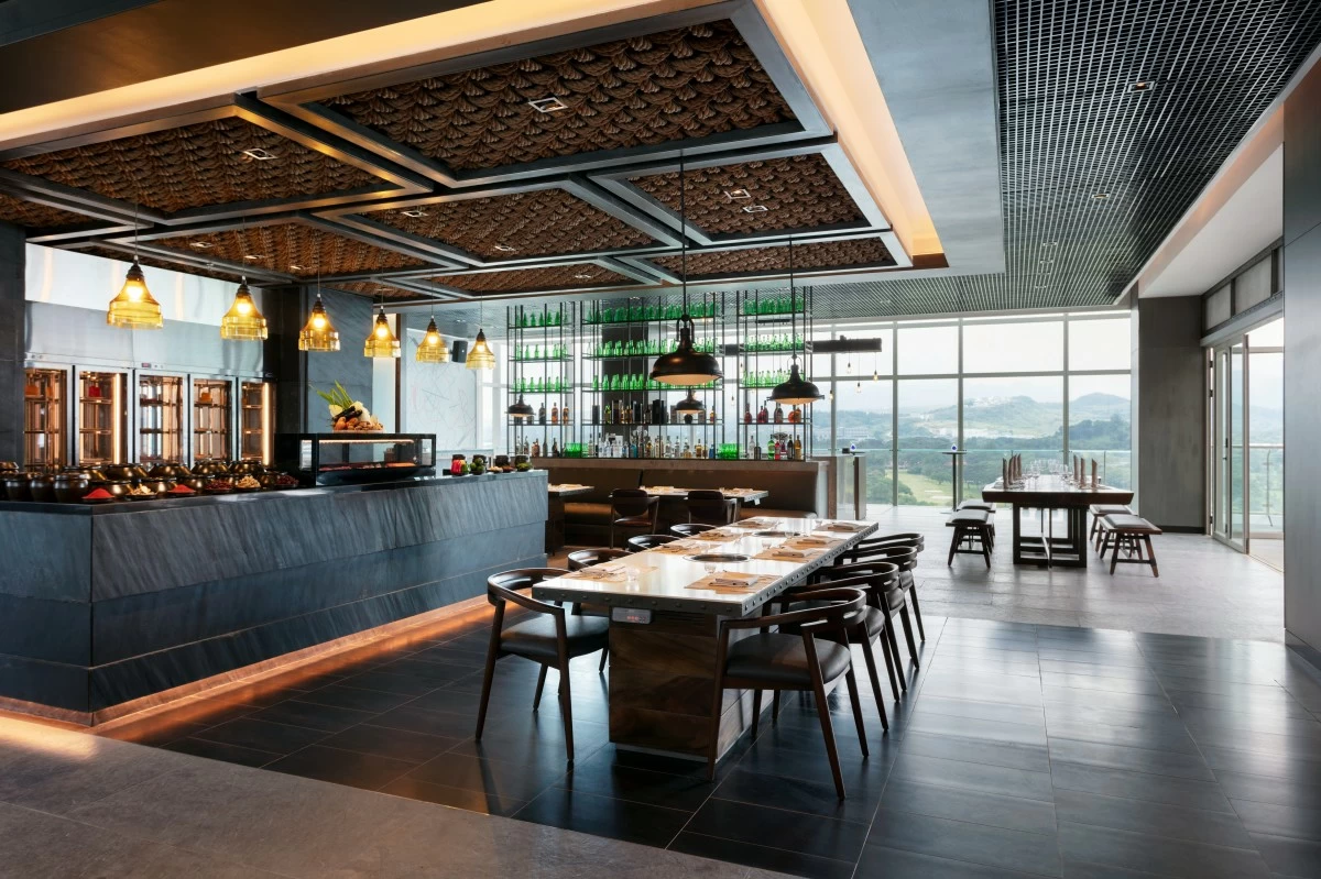 LET'S EAT Smoki Moto offers various Korean and Japanese dishes 