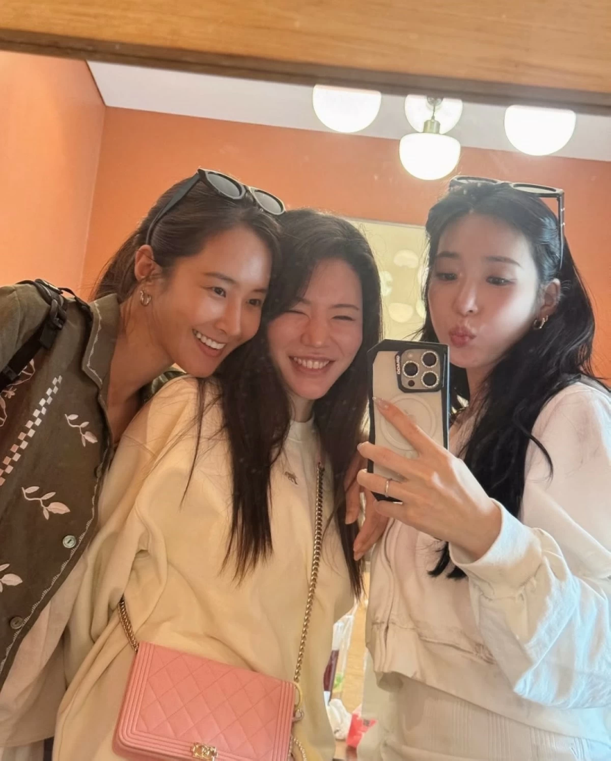 Tiffany Young marked her birthday on Aug. 1 with fellow members of Girls' Generation (Instagram) 
