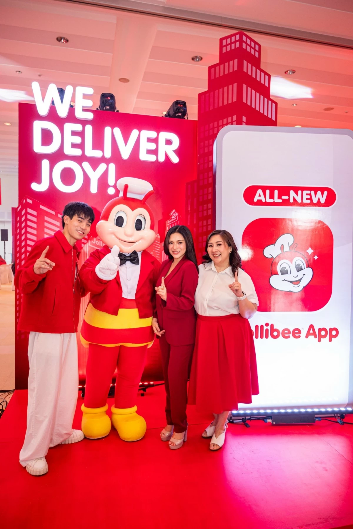 New Jollibee brand ambassadors Brent Manalo and Mika Salamanca with Charisse Sumulong, Jollibee’s marketing director for digital commerce and loyalty.