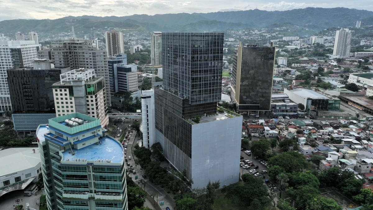 Latitude_Corporate_Center_(2)-min