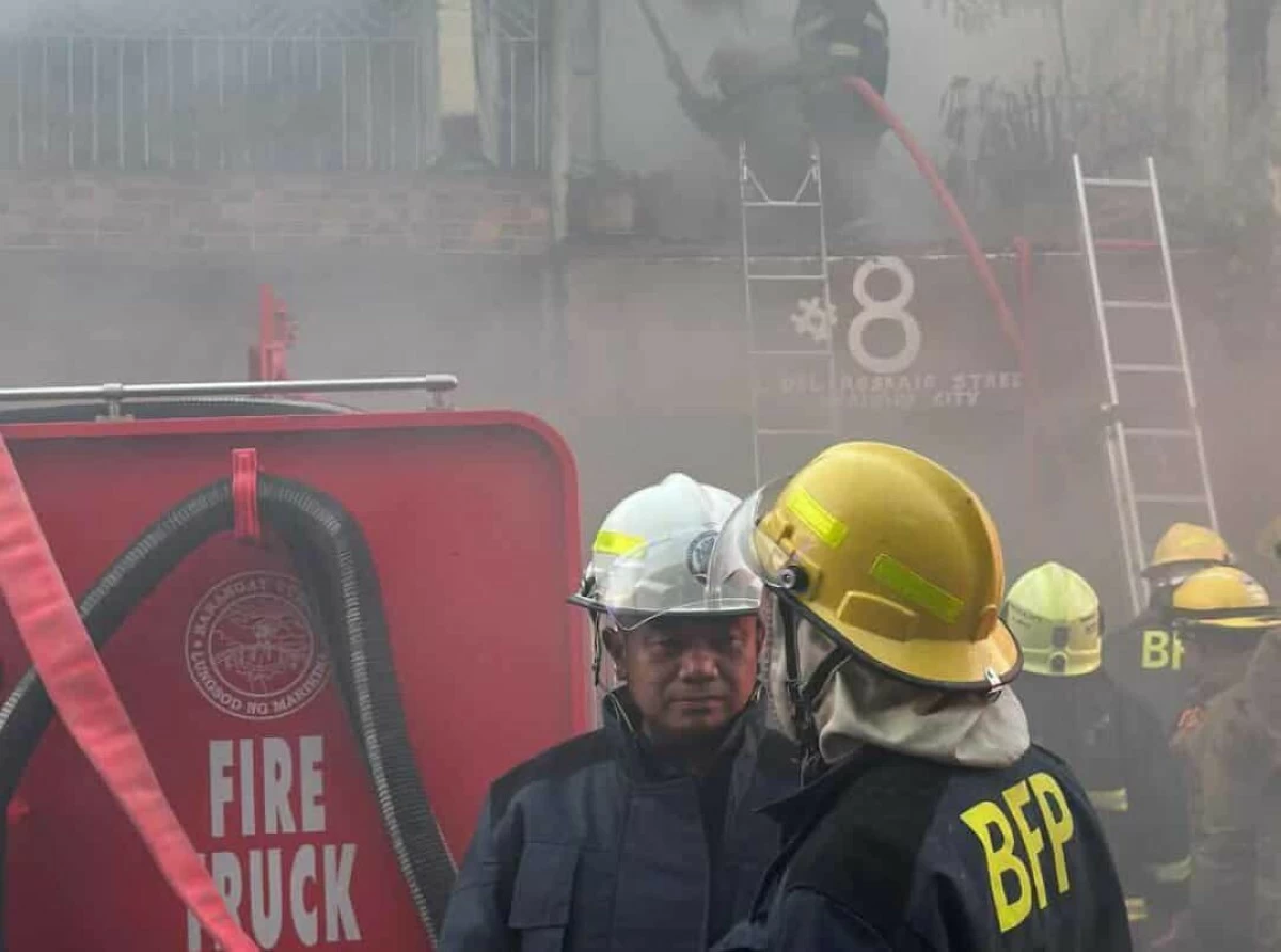 Firefighters and barangay officials work together to rescue trapped dogs during a residential fire in Marikina City.
(Photos courtesy of Marikina BFP and Kagawad Marlou Parro)