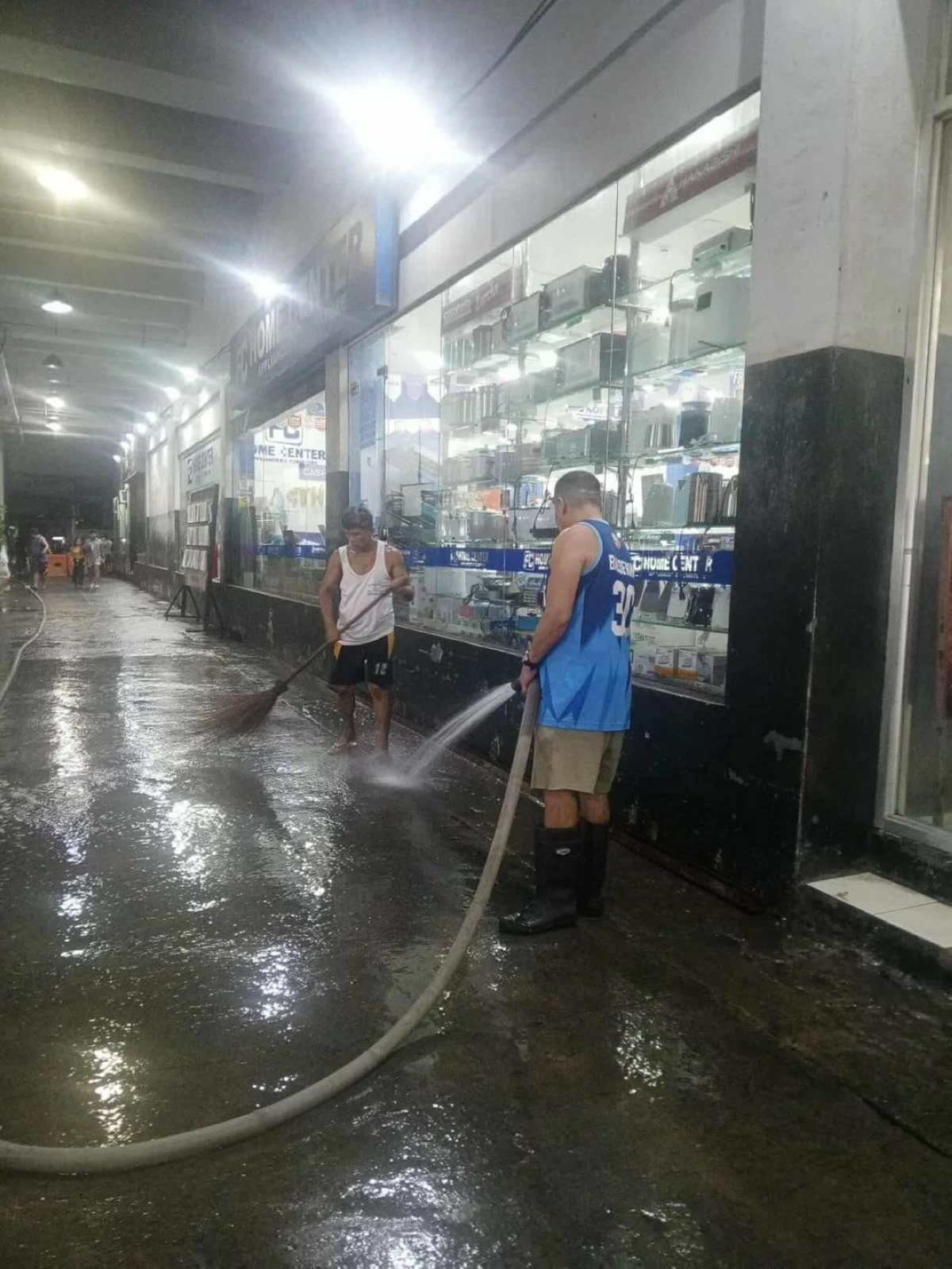 Cleaning and disinfection drive at Pasay City Public Market (Photo from Pasay PIO)