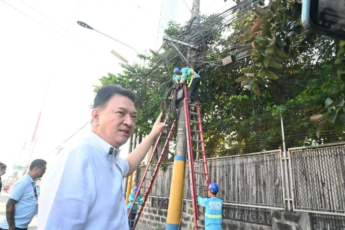 Mayor Strike Revilla inspects Bacoor City's 