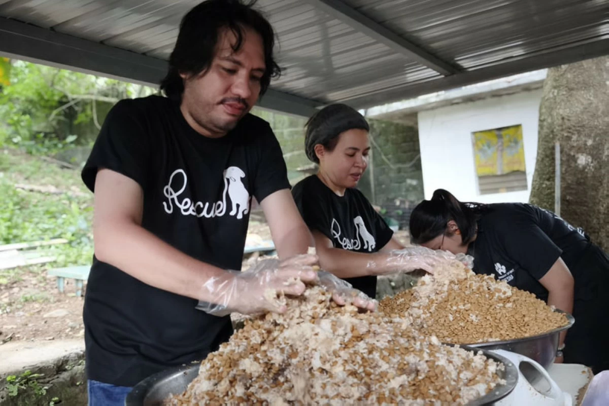Media participants including the author (left) visited the Pawssion Project facility in Bulacan and assisted in feeding the dogs.