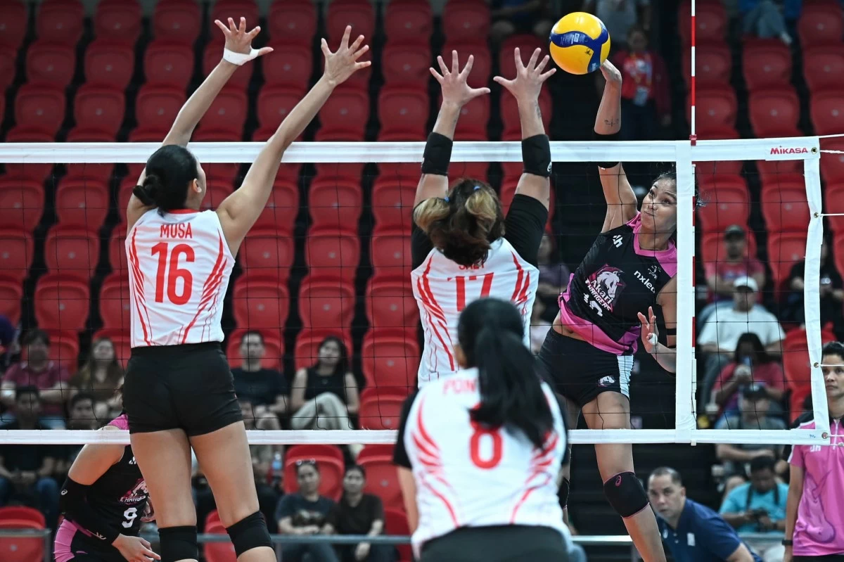 Ivy Lacsina steps up for the Akari Chargers. (PVL Images)