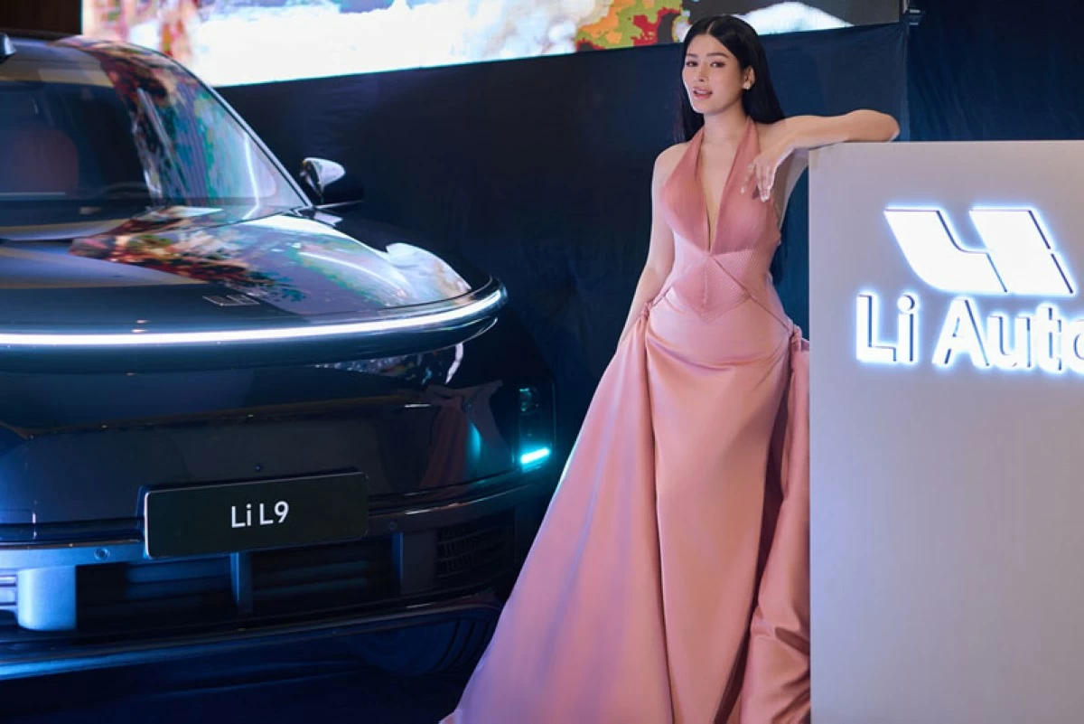 AZ Martinez with the Li L9.