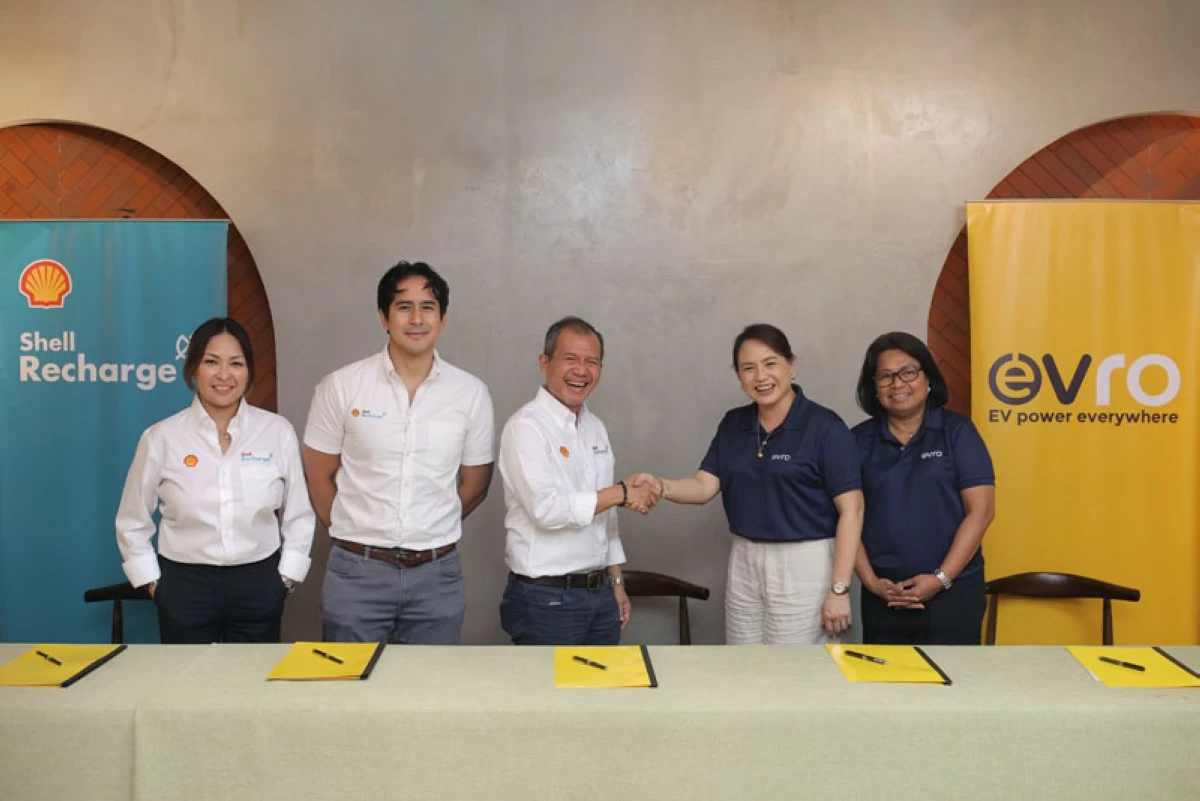 From left: Maite Ituralde, Head of Network Delivery for Mobility, Shell Pilipinas Corporation; Jolo Valdez, Head of Non-Fuel Retail and E-Mobility for Mobility, Shell Pilipinas Corporation; Mike Ramolete, General Manager and Vice President for Mobility, Shell Pilipinas Corporation; Carla Buencamino, President, Evro Mobility Solutions, Inc.; and Sharyn Jacobsen, Board Director, Evro Mobility Solutions, Inc.