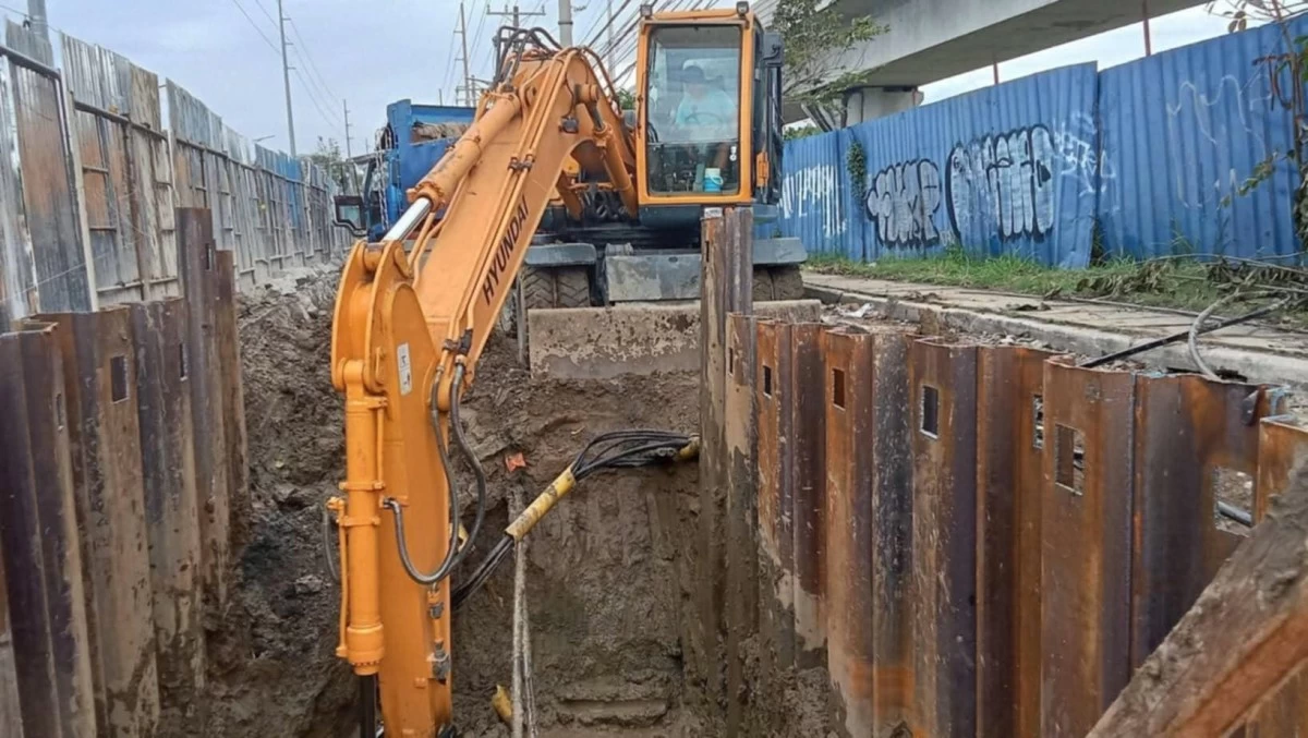 Ongoing excavation by the DPWH for the proposed water impounding facility along MacArthur Highway in Malolos City, Bulacan. (Photo courtesy of Shane Velasco)