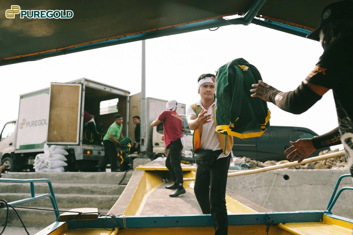 Puregold President Vincent Co showed his commitment to education through the “Pusong Panalo” project held on Talim Island.