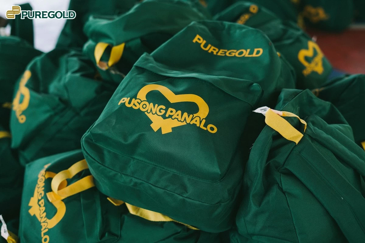 Puregold reached out to Talim Elementary School and Banaba Barrio School, where they donated solar lights, grocery packs, and other assistance to teachers and students.