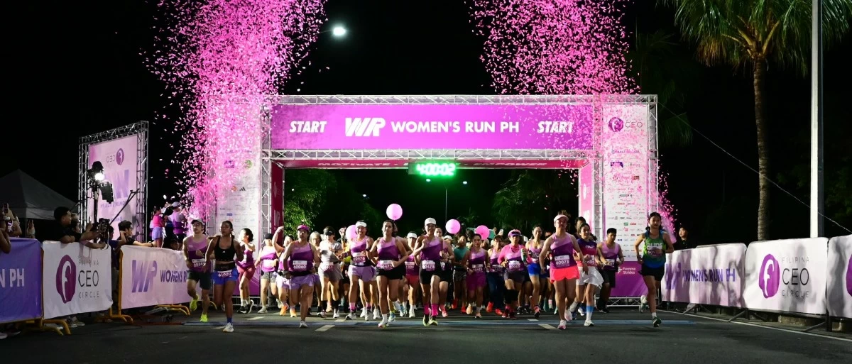 A sea of runners fills the SM Mall of Asia Concert Grounds for the second edition of the Women's Run PH, with over 8,000 participants.