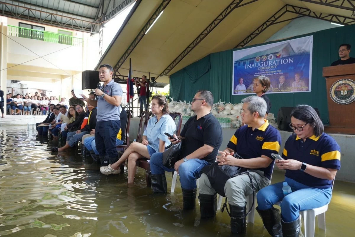 DepEd Secretary Sonny Angara led the inauguration of a stilt-type school building at Masantol High School in Pampanga. Designed to withstand flooding, the building features an elevated structure, with classrooms and offices located on the upper floors to ensure the safety of students and teachers during floods or inclement weather. (DepEd photo)