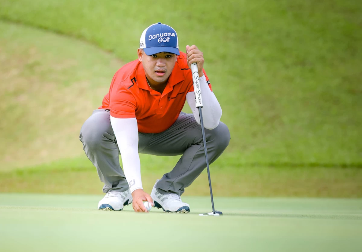 Carl Corpus takes a one-stroke lead after two rounds in the  ICTSI Caliraya Springs Championship. 