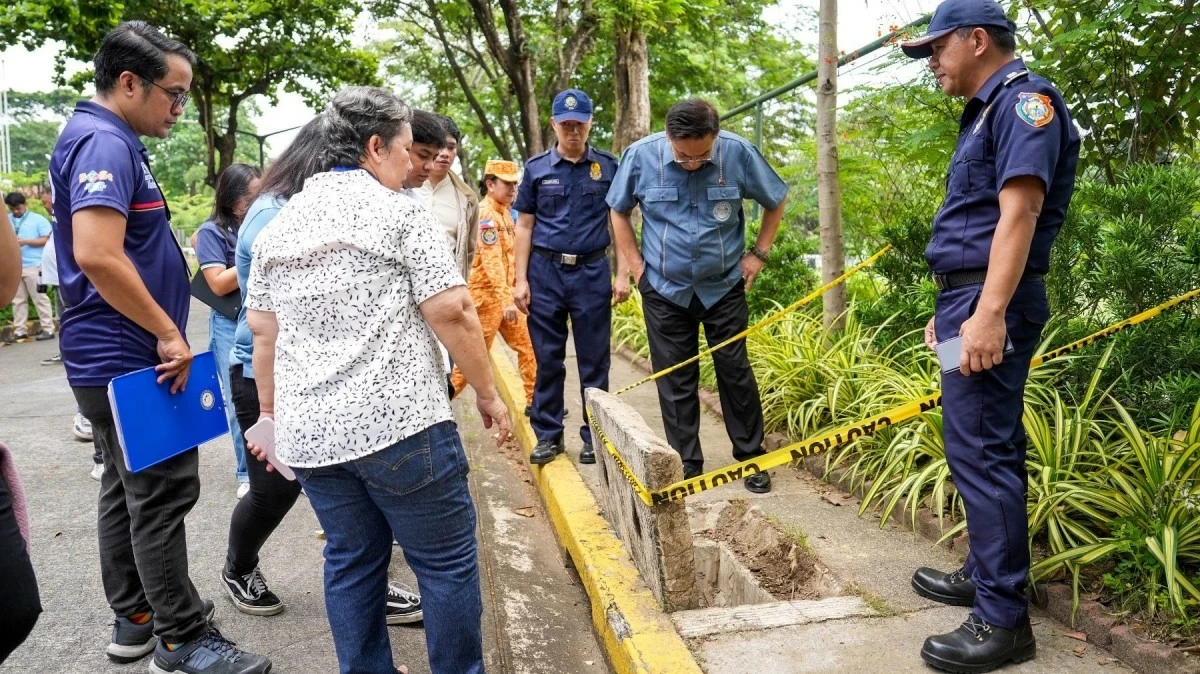 Muntinlupa Mayor Ruffy Biazon and government representatives inside Ayala Alabang Village to inspect the gas leak (Photo from Mayor Biazon's Facebook account) 