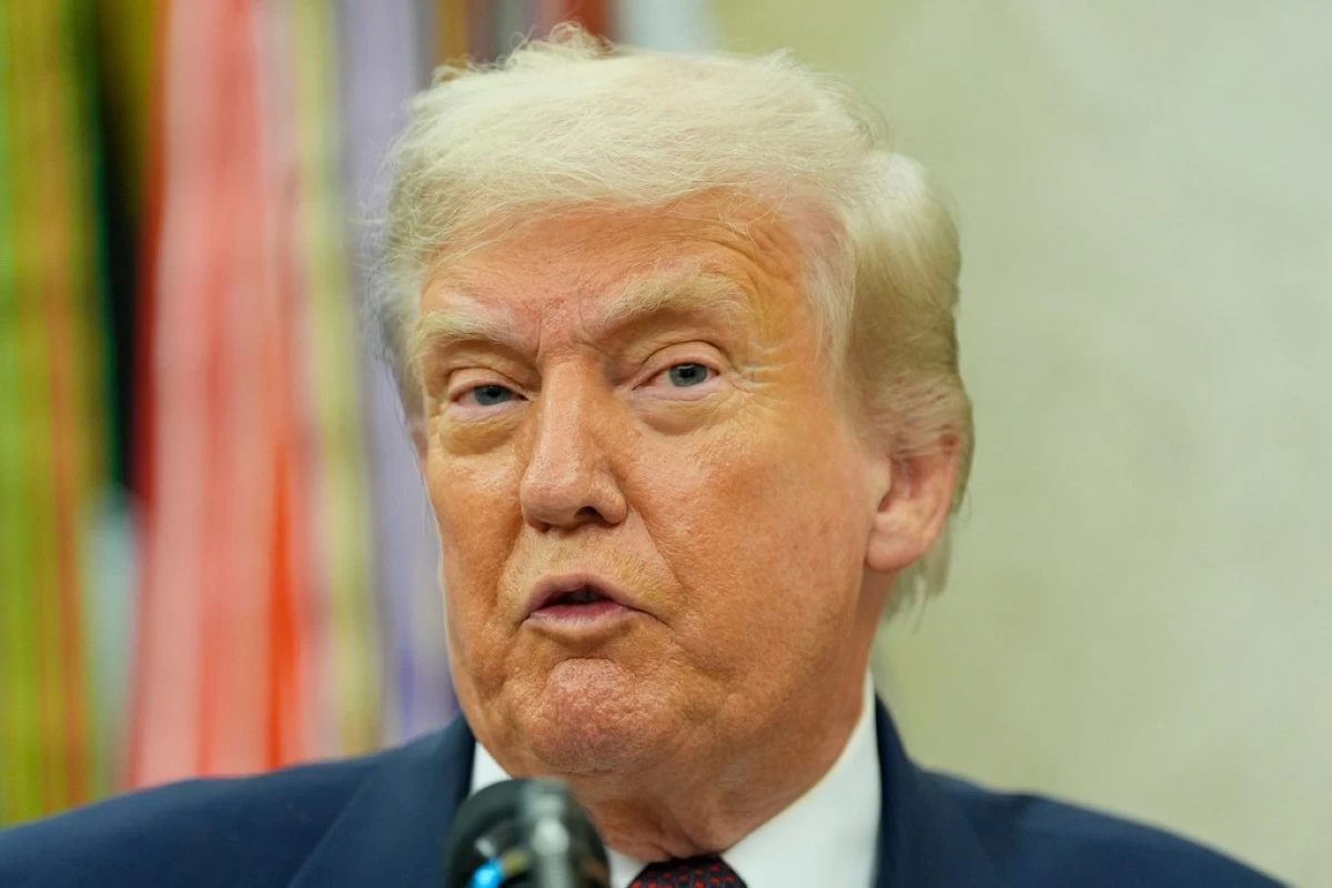 President Donald Trump makes an announcement about Apple in the Oval Office, Wednesday, Aug. 6, 2025, in Washington. (AP Photo/Alex Brandon)