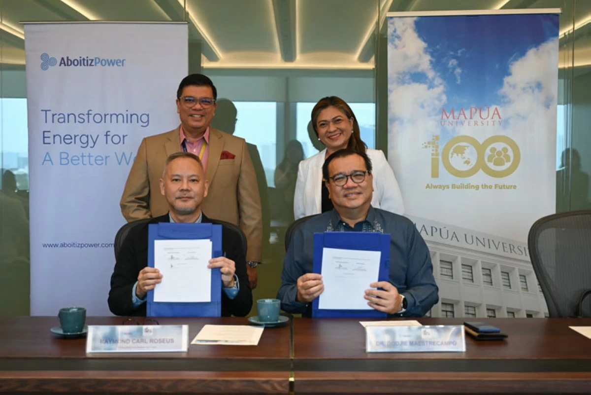 Partnering for new Power Systems 101 modules. From left (seated): AboitizPower Industry Relations Vice President, Raymond Roseus, and Mapua President & CEO, Dr. Dodjie Maestrecampo, sign a memorandum of agreement to develop educational modules about the technical, operational, and engineering components of the Philippine power system. With them are (from left, standing) AboitizPower First Vice President for External Relations, Jason Magnaye, and Mapua AVP and Head of Innovation & Development Office for Career Advancement and Lifelong Learning, Engr. Rosette Eira Camus.