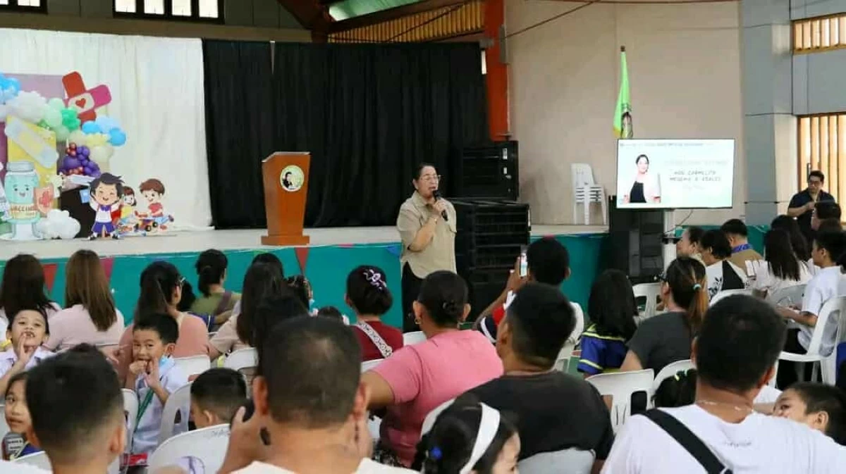 Students at Senate President Neptali A. Gonzales Integrated School in Mandaluyong City receive Measles-Rubella (MR), Tetanus-Diphtheria (Td), and Human Papillomavirus (HPV) vaccines during the kick-off of “Bakuna Eskwela,” aimed at protecting them from preventable diseases. (Photos from City Health Department-Mandaluyong City)