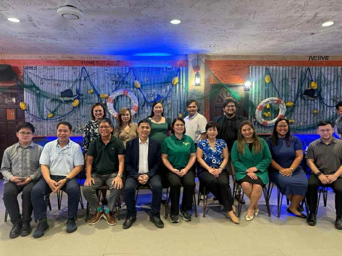 Vice President Sara Duterte and the legal team handling her impeachment case (Photo from Konsi Atty Luna Acosta Facebook page)