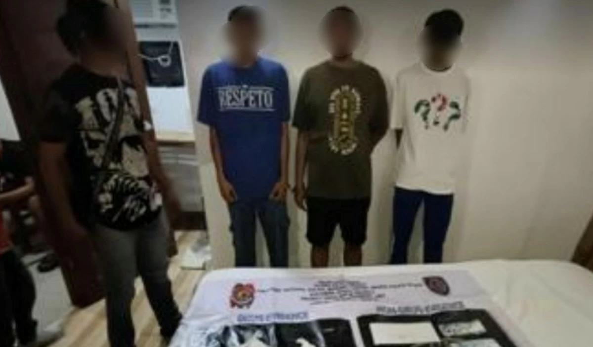 A police officer with the three suspects (Photo from SPD) 