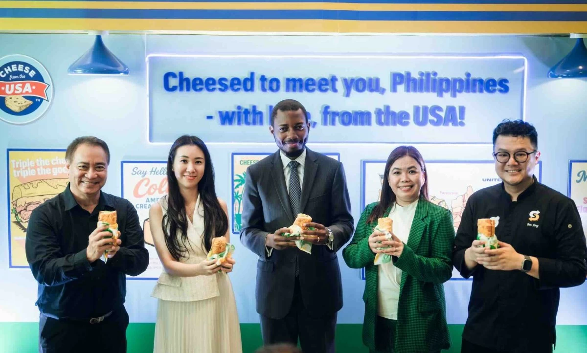 Mac Macatangay, country manager for the Philippines of the USA Cheese Guild, Jamie Lee, senior program manager of the USA Cheese Guild, Herpin Rochet Jateng, Agricultural Attaché of the US Embassy in Manila, representing the US Department of Agriculture’s Foreign Agricultural Service, Jean Gagarino, director for franchise performance of Subway Philippines, Chef Benjamin Fong, head of culinary innovation for Asia-Pacific, Subway APAC