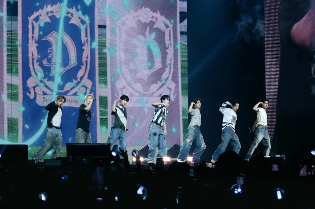 ENHYPEN performing at their 