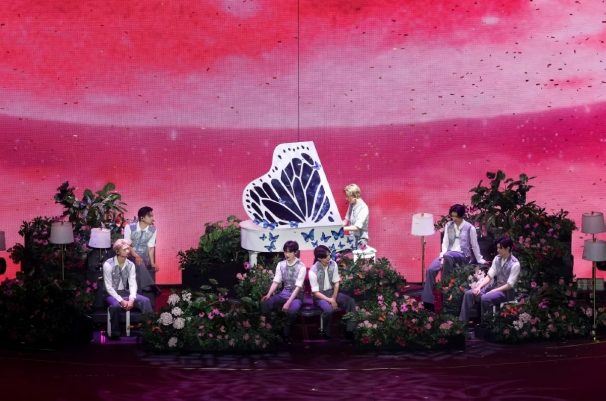 ENHYPEN performing at their 