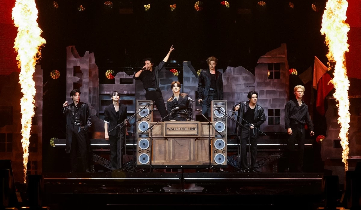 ENHYPEN performing at their "Walk The Line" world tour at UBS Arena in New York (Belift Lab) 