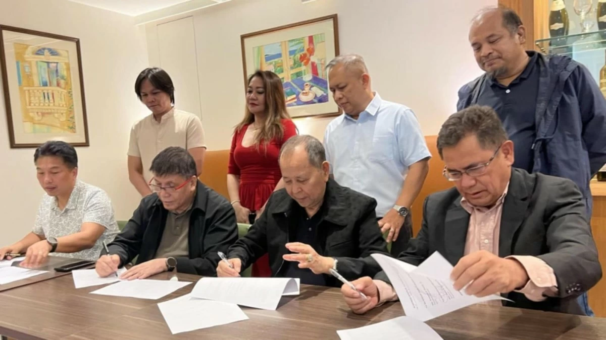 MOA Signing from left to right: NCFP CEO GM Jayson Gonzales, NCFP Chairman President Hon. Prospero A. Pichay Jr., Misamis Occidental Governor Hon. Henry S. Oanimal and AMOFCA President Engr. Rey Urbiztondo Standing L-R: NCFP Admistrative Officer IA Reden CRUZ, NCFP Legal Counsel Atty. Nikki De Vega , Joel J. Agraviador, Governor's Executive Assistant and IM Ronald Bancod.
