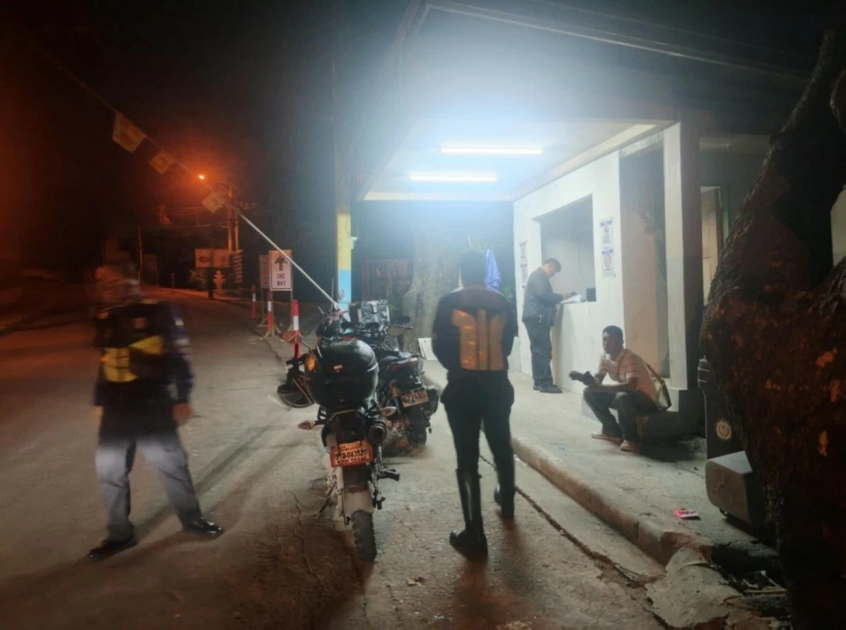 Personnel from the Muntinlupa Traffic Management Bureau manning the gate of the Muntinlupa National High School (Photo from MTMB) 