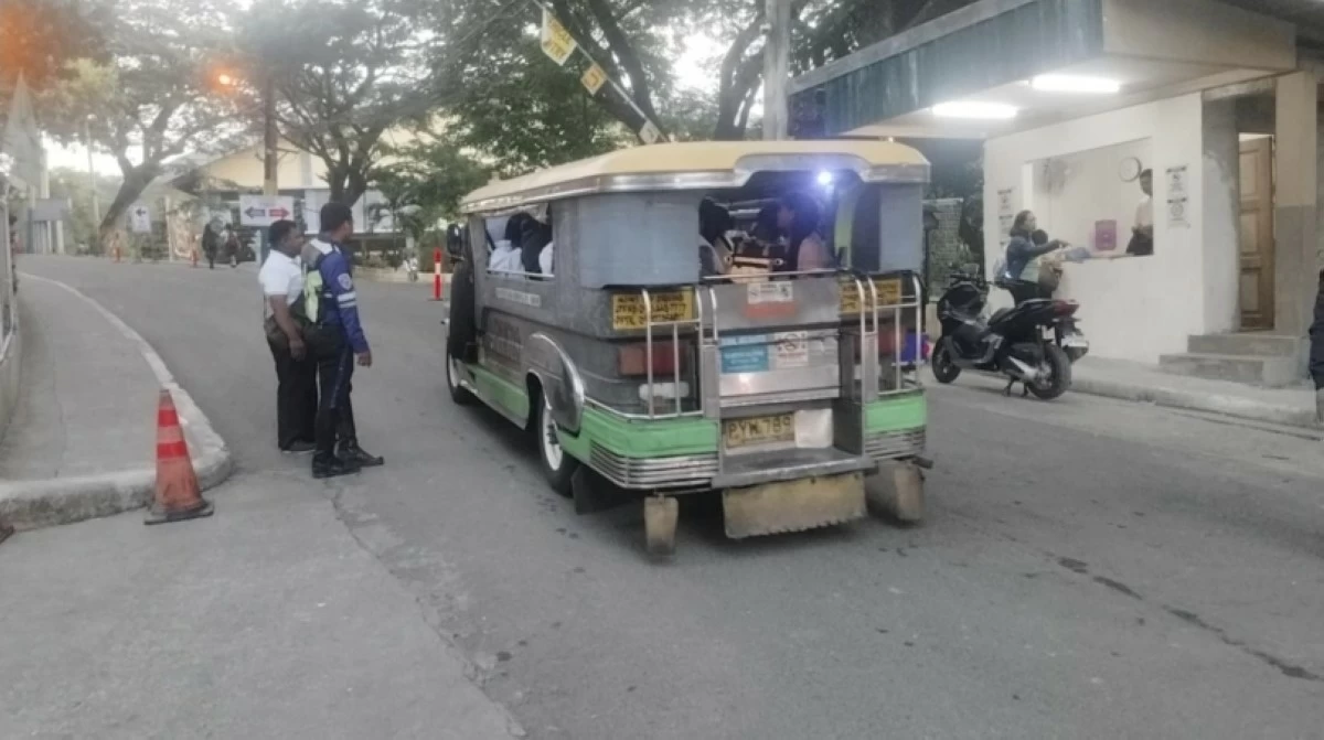 A jeepney carrying students at the Muntinlupa National High School gate inside the New Bilibid Prison Reservation in Muntinlupa on Aug. 11 (Photo from MTMB)