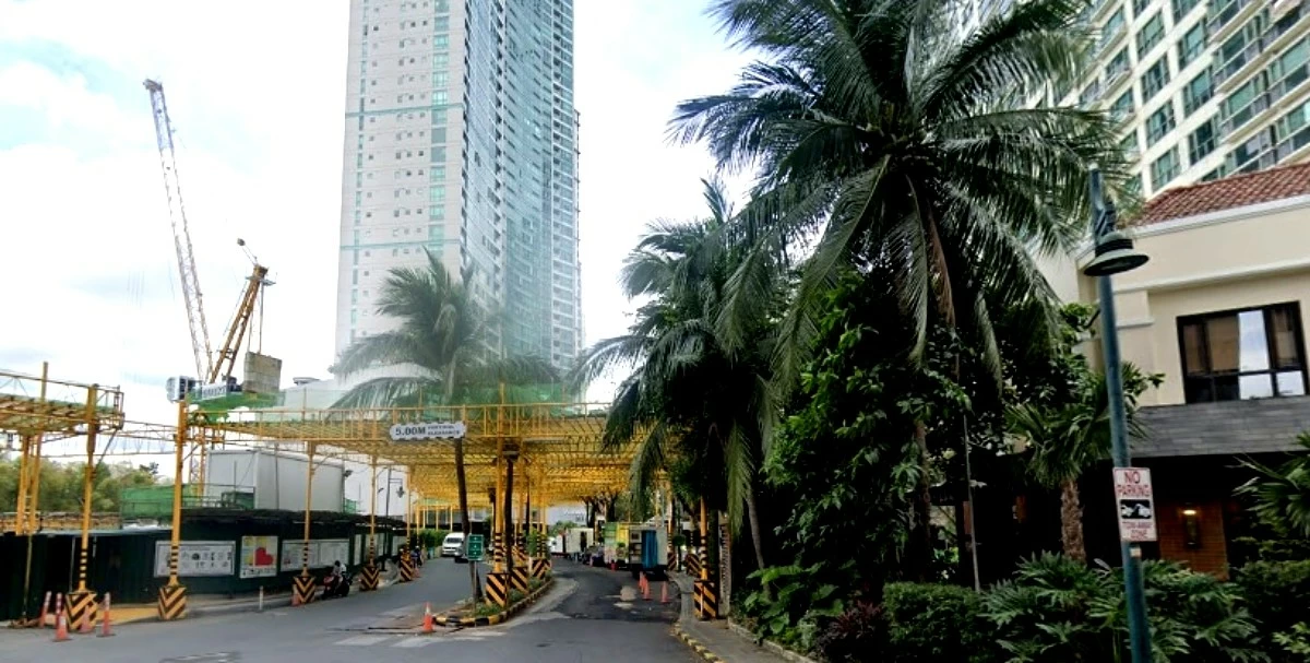 Forbes Town Road in Bonifacio Global City in Taguig (Screenshot from Google Maps) 
