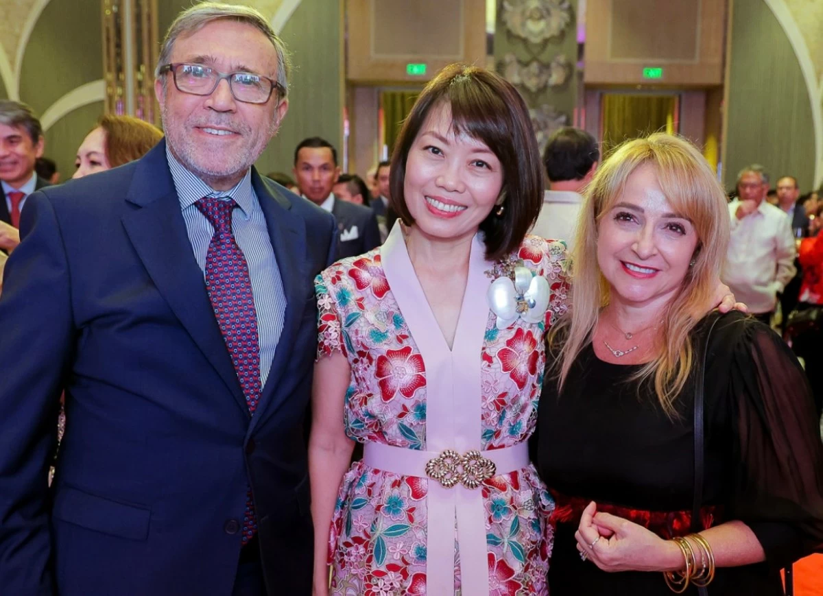 Ambassador Constance See with Argentina Ambassador Ricardo Luis Bocalandro and spouse Mme Maria Elena Urriste