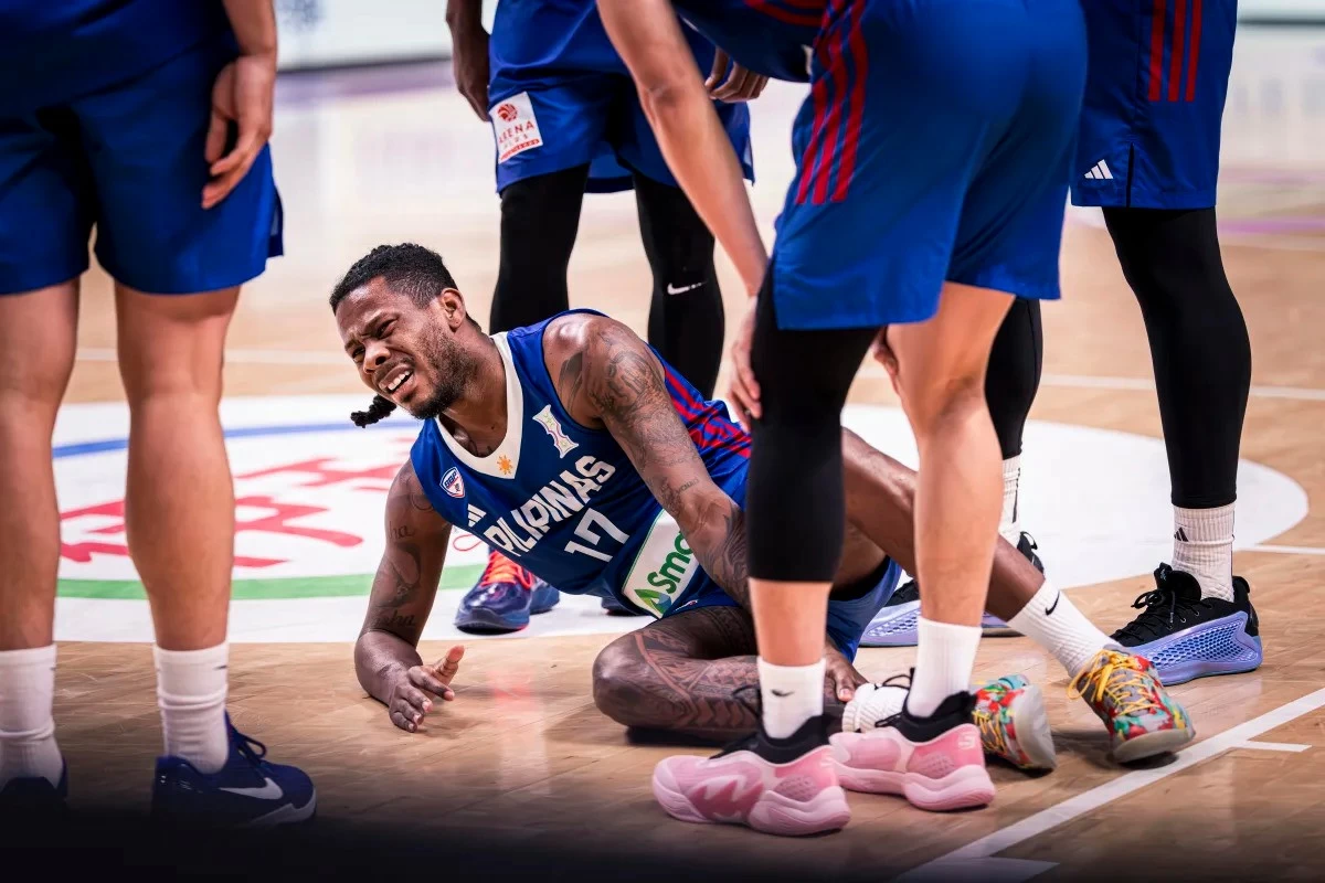 CJ Perez grimaces in pain during Gilas Pilipinas' game against Saudi Arabia. (FIBA)