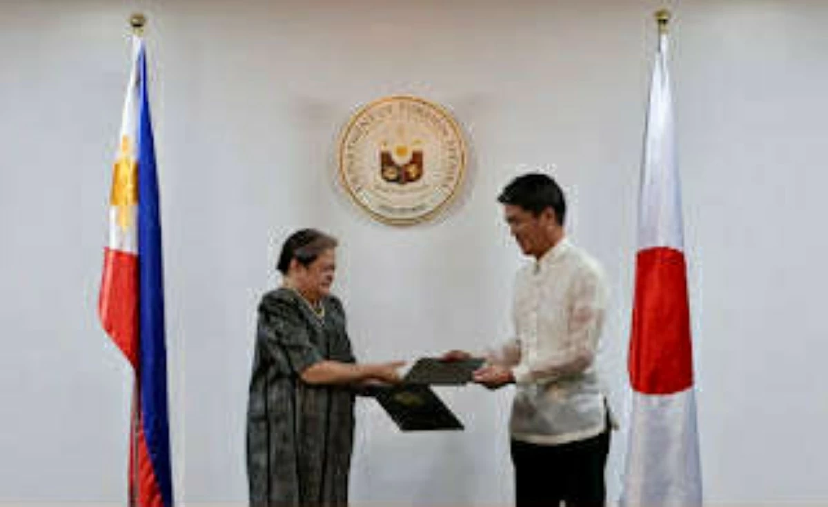 DFA Secretary Ma. Theresa Lazaro and Japanese Ambassador Endo Kazuya exchange the diplomatic notes on the entry into force of the Philippines-Japan Reciprocal Access Agreement (RAA) on Tuesday, Aug. 12, 2025. (DFA Photo)