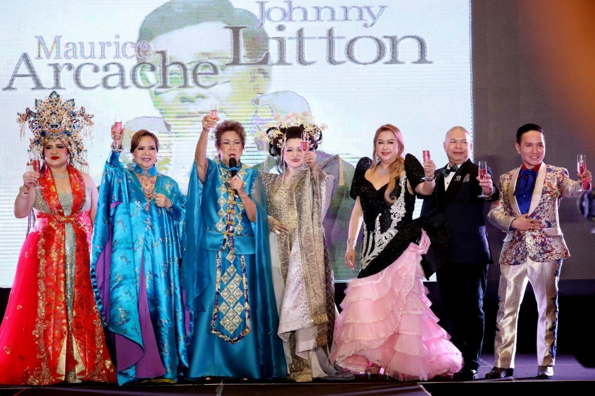 Cecille Bravo, Johnny Litton Awards Chairperson Marissa Fenton, Johnny Litton Awards Co-chairperson Roselle Rebano, Lynn Bautista, Vivan Caramba, Bernie Caramba, and Dr. Rollin Tabuena raised a toast for Johnny Litton.