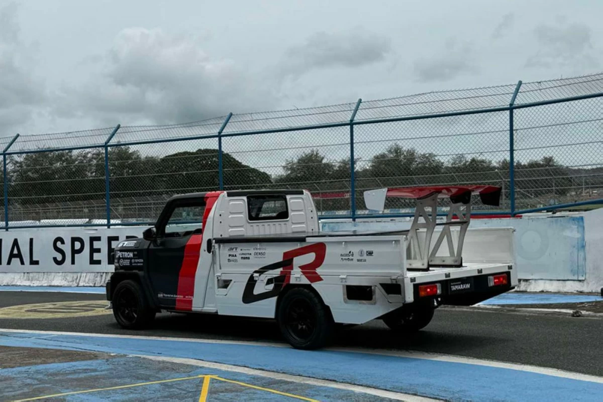 The Toyota Tamaraw drag racing special