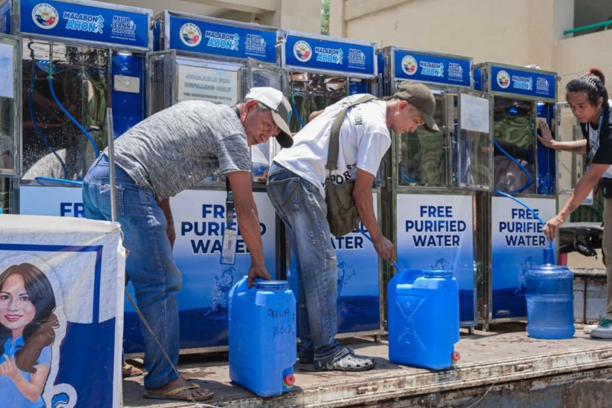 Residents availed free purified water from KMJS program (Photo from Malabon City PIO)
