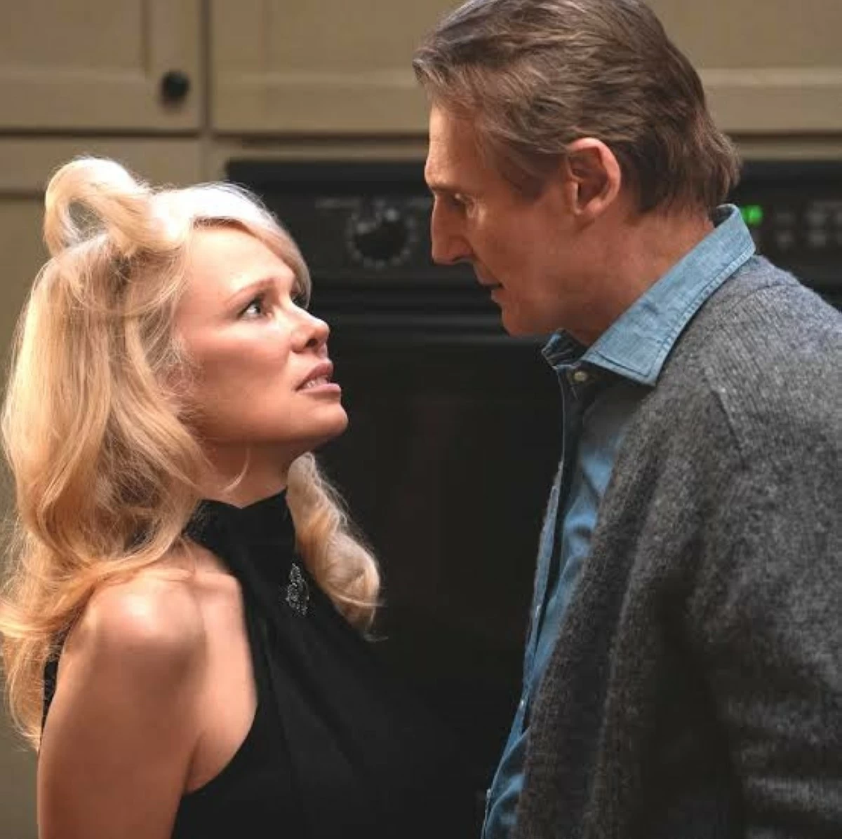 Pamela Anderon and Liam Neeson in 'The Naked Gun'