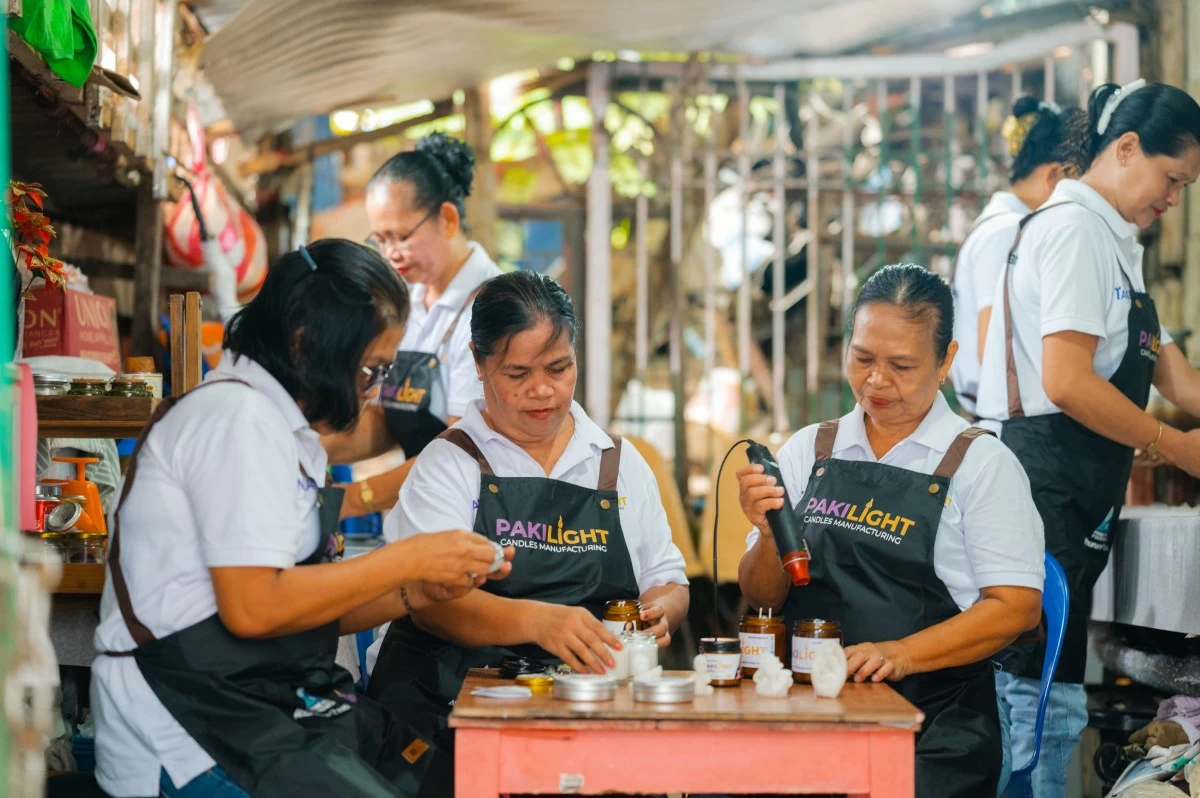Female residents of Pakil, Laguna undergo livelihood training program under the “Tayo Na Pakil” community development project. (photo: Anuhan Power Inc.)
