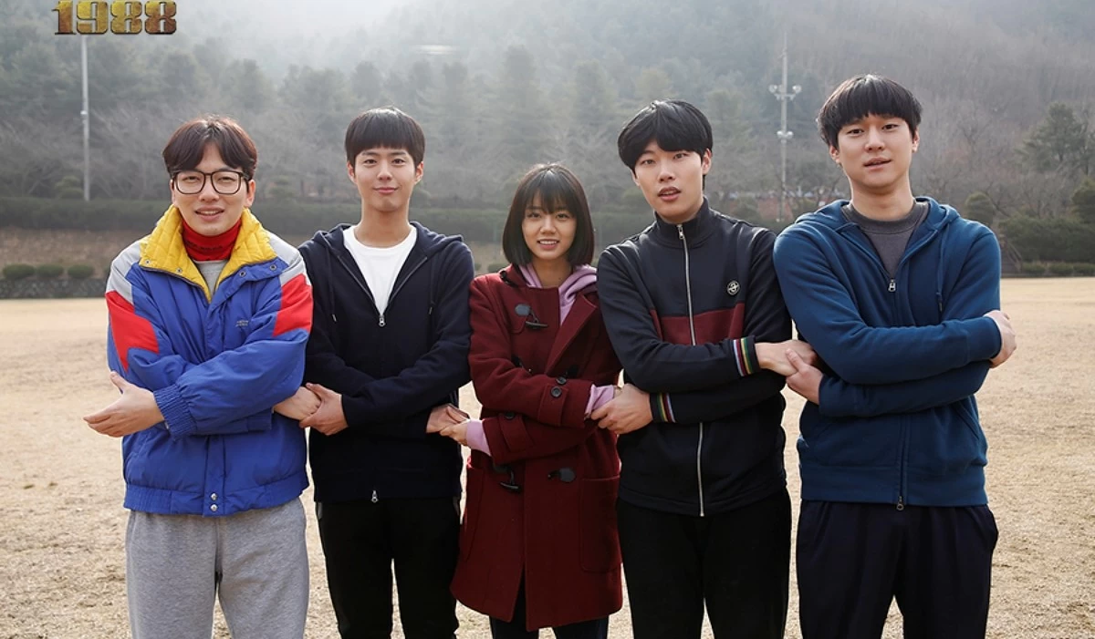 (From left) "Reply 1988" stars Lee Dong-hwi, Park Bogum, Lee Hyeri, Ryu Jun-yeol and Go Kyung-pyo (tvN)