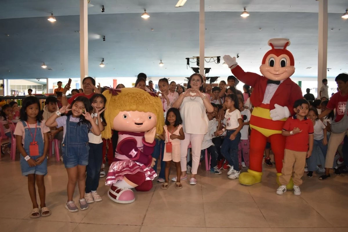 Mayor Emi Calixto-Rubiano celebrates her birthday with the city's children, Jollibee, and Hetty Spaghetti. (Photo from Pasay PIO)
