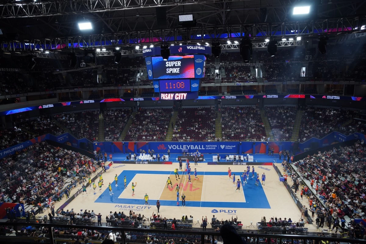 Thousands of sports fans gathered at the SM Mall of Asia Arena for the Volleyball Nations League (VNL) 2024, enjoying world-class action, stunning visuals, and an exceptional fan experience.

