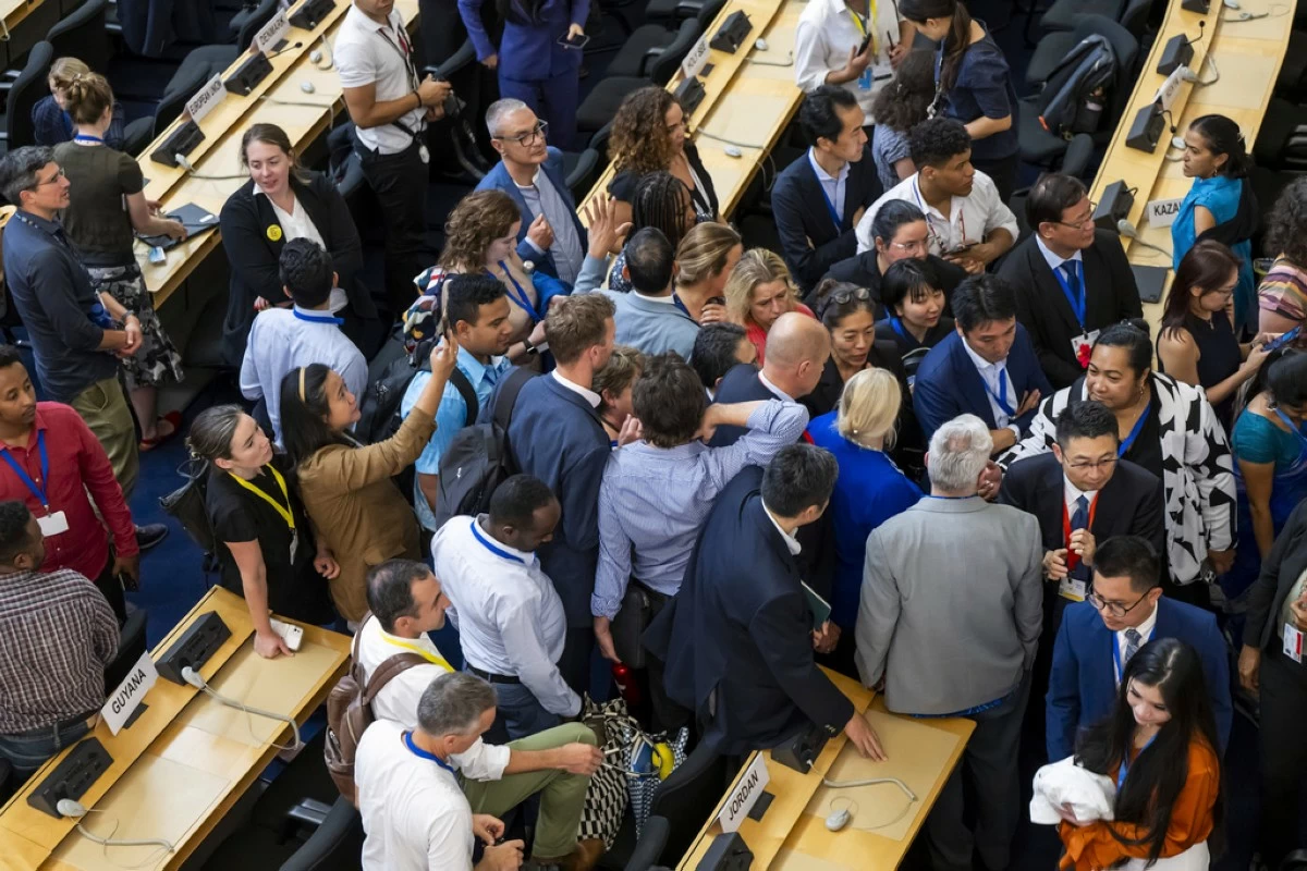 Delegates reacts during a plenary session of Second Part of the Fifth Session of the Intergovernmental Negotiating Committee on Plastic Pollution (INC-5.2), at the European headquarters of the United Nations in Geneva, Switzerland, Thursday, Aug. 14, 2025. (Martial Trezzini/Keystone via AP)