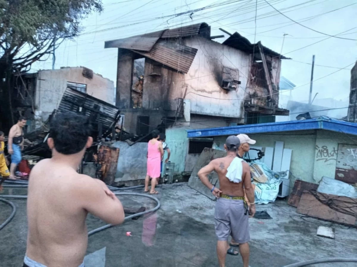 The fire in Barangay Buli, Muntinlupa on Aug. 16 (Photo from Aksyon Garantisado - Alagang Gutierrez on Facebook) 
