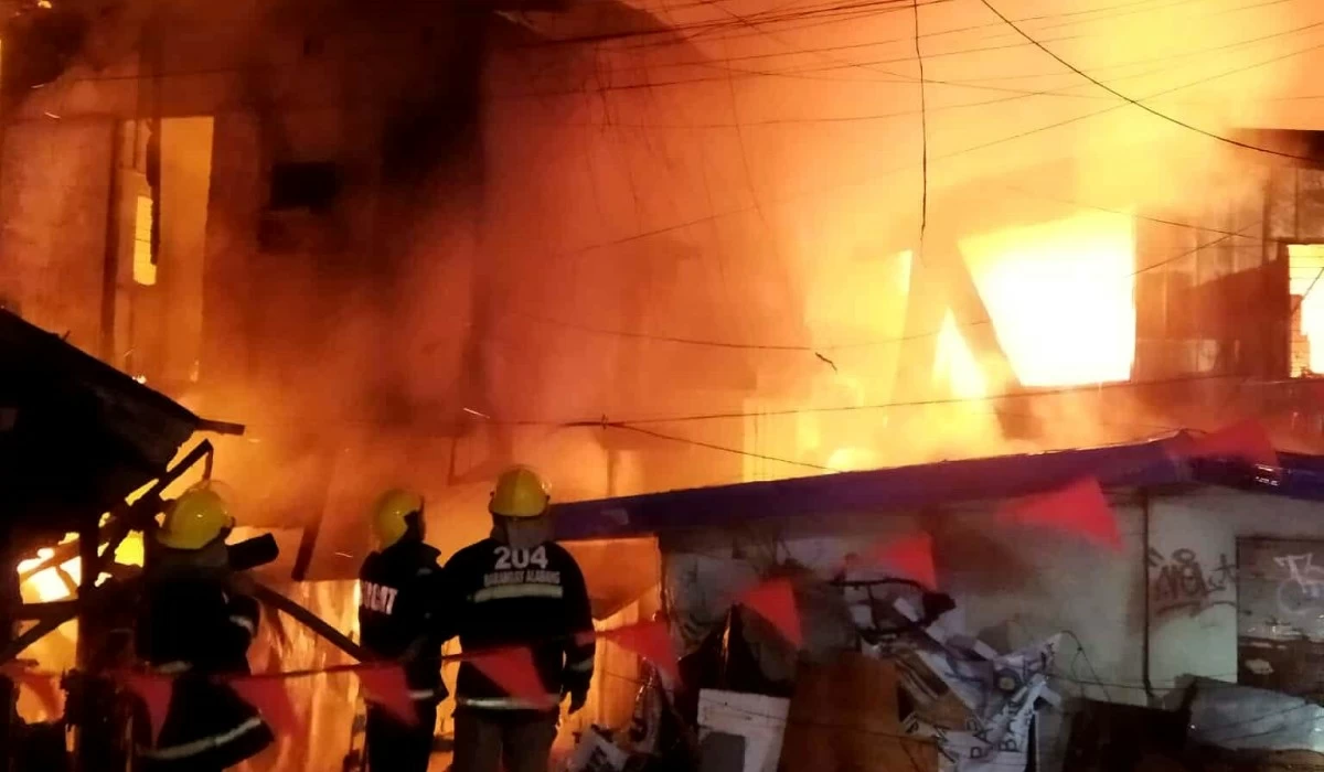 The fire in Barangay Buli, Muntinlupa on Aug. 16 (Photo from Bagong Alabang 204 Fire & Rescue Team on Facebook) 
